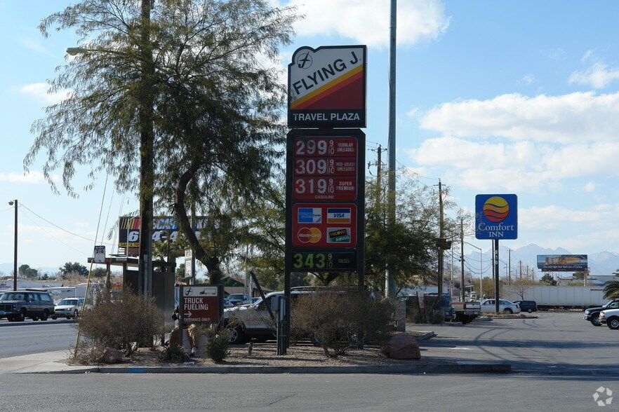 1000 E Cheyenne Ave, North Las Vegas, NV à vendre - Photo du bâtiment - Image 2 de 4