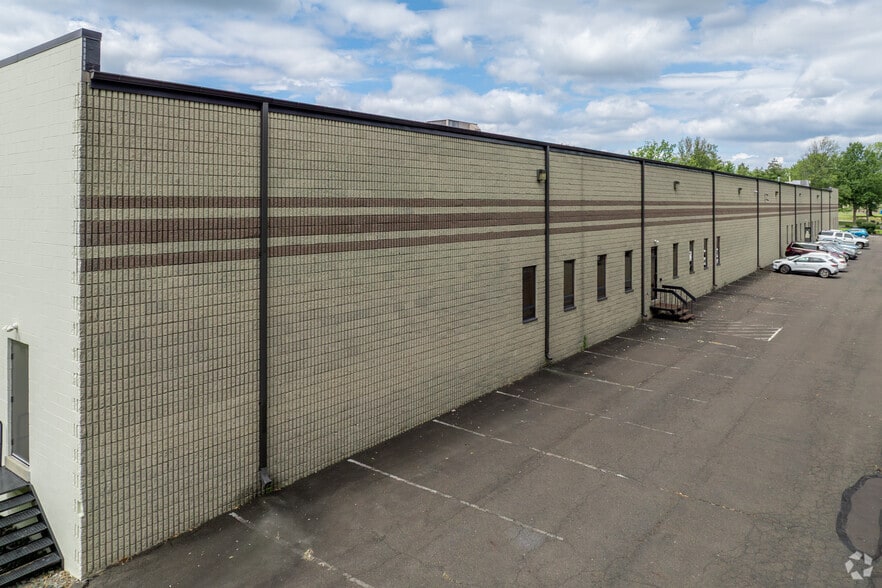 103 Park Dr, Montgomeryville, PA à louer - Photo du bâtiment - Image 3 de 6