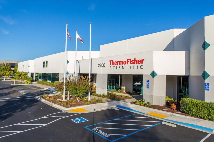 2200-2240 S McDowell Boulevard Ext, Petaluma, CA à louer - Photo du bâtiment - Image 2 de 13