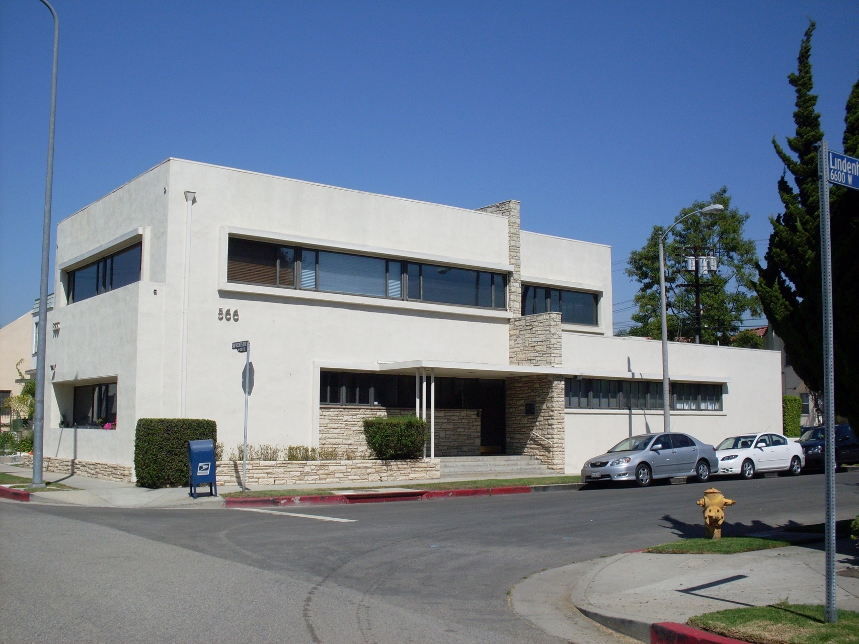 566 S San Vicente Blvd, Los Angeles, CA for sale Building Photo- Image 1 of 1