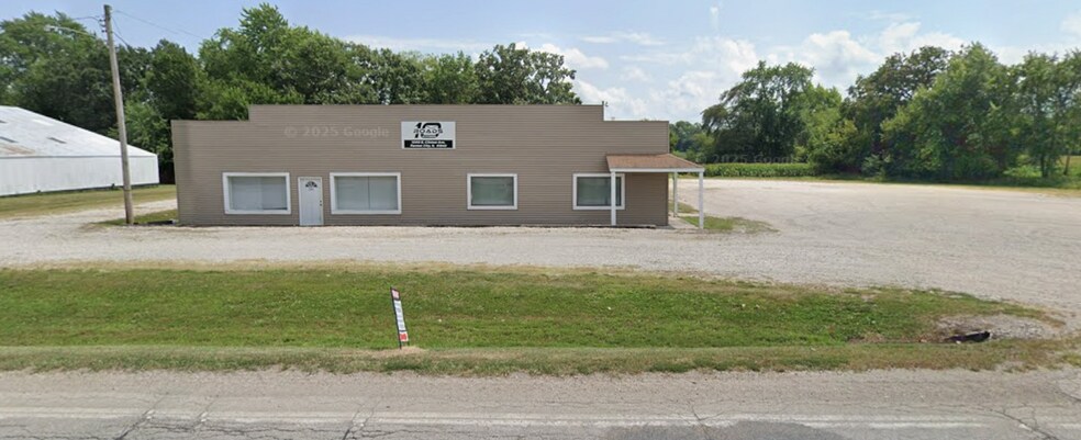 1000 E Clinton Ave, Farmer City, IL à vendre - Photo principale - Image 1 de 6