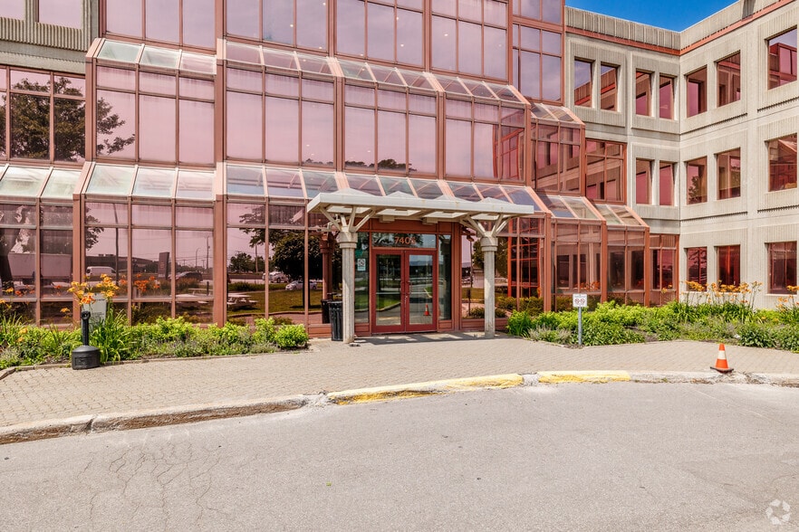 7405 Rte Transcanadienne, Montréal, QC for lease - Building Photo - Image 3 of 10