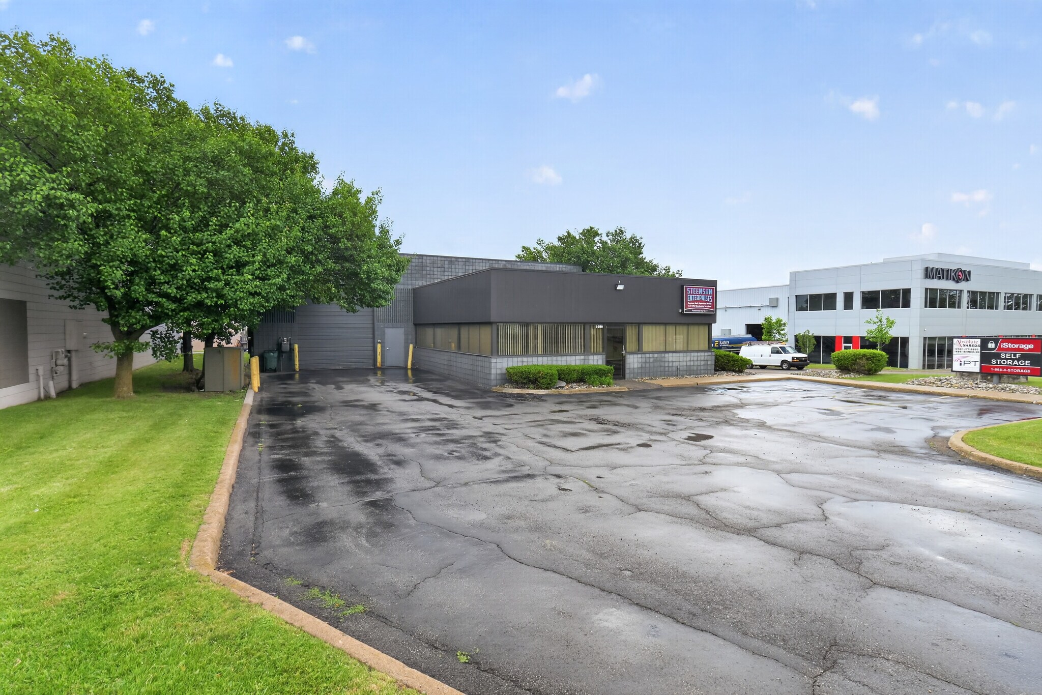1090 Doris Rd, Auburn Hills, MI for lease Building Photo- Image 1 of 23