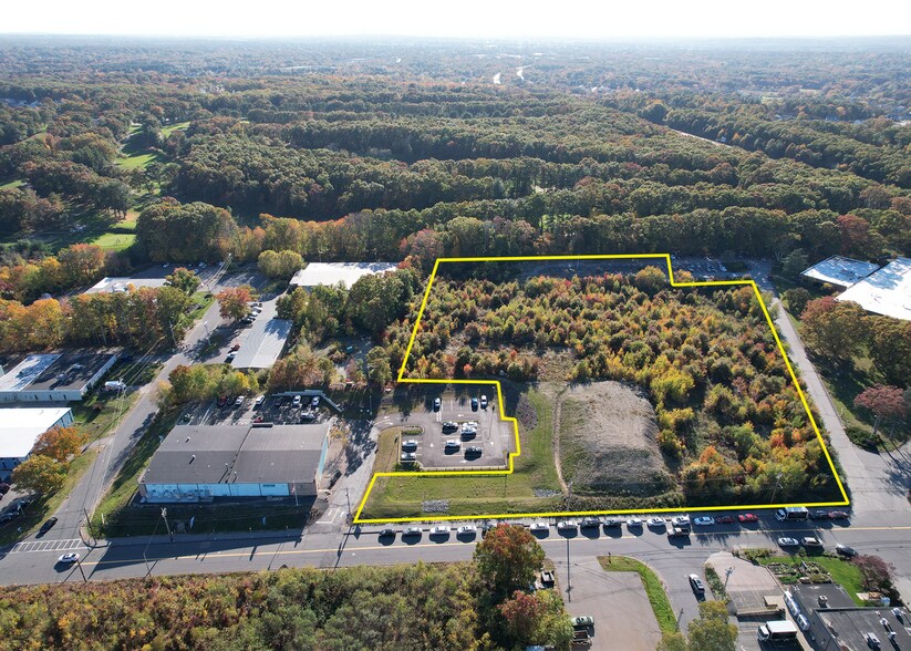 76 Frank Mossberg Dr, Attleboro, MA à louer - Photo du bâtiment - Image 2 de 2