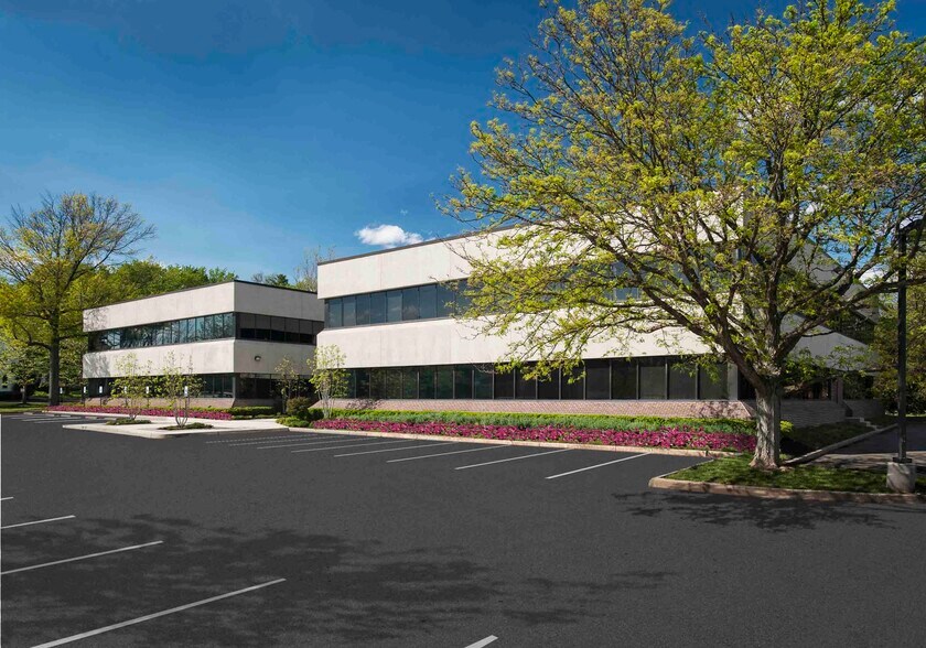 455 Pennsylvania Ave, Fort Washington, PA à louer - Photo du bâtiment - Image 3 de 5