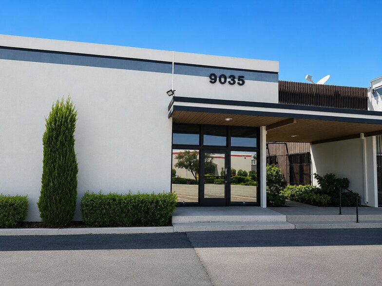 9035 Eton Ave, Canoga Park, CA à louer - Photo du bâtiment - Image 3 de 17