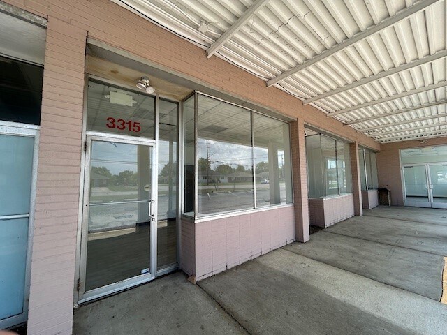 3311 Oberlin Ave, Lorain, OH à louer - Photo du bâtiment - Image 2 de 12