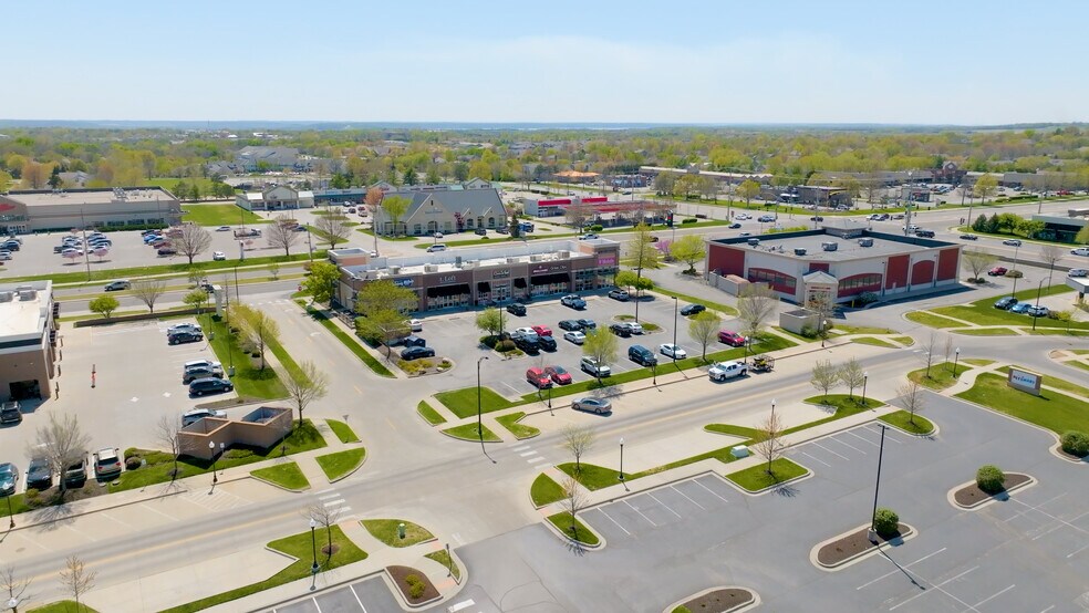 4801 W Bauer Farm Dr, Lawrence, KS à louer - Photo du bâtiment - Image 2 de 7