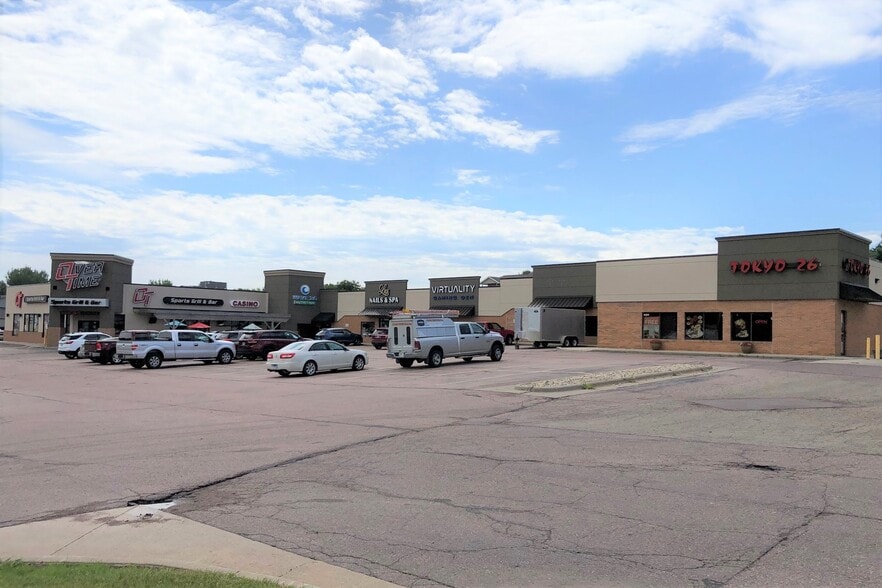 4515-4531 E 26th St, Sioux Falls, SD for lease - Building Photo - Image 1 of 14