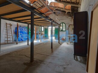 Plus de détails pour Multi-résidentiel à vendre