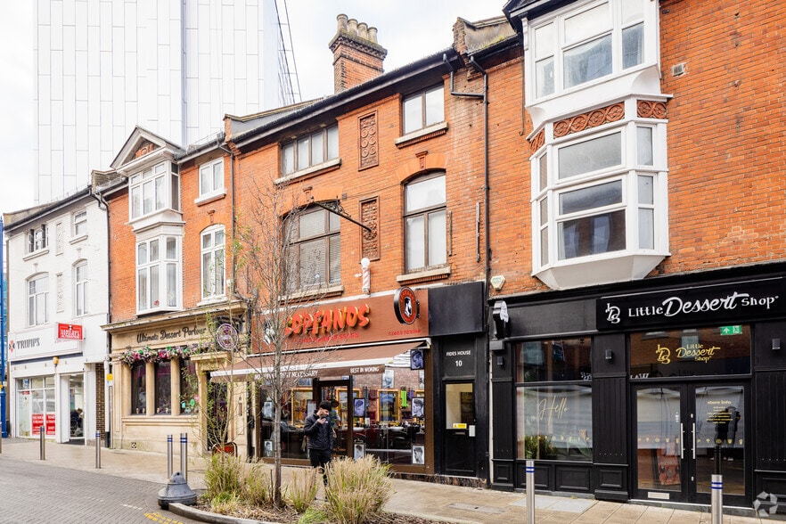 8-10 Chertsey Rd, Woking for lease - Building Photo - Image 2 of 2