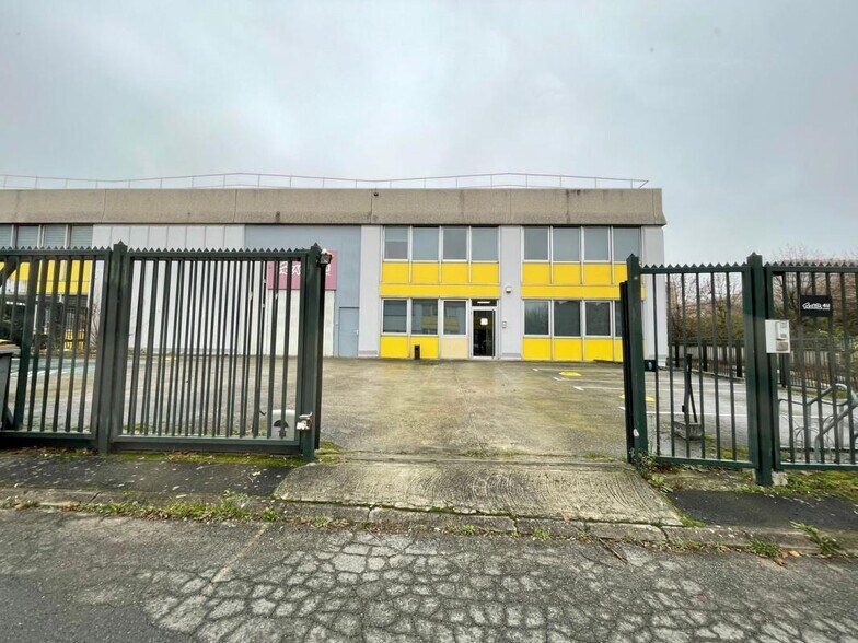 Industriel dans Ivry-sur-Seine à louer - Photo du bâtiment - Image 1 de 4