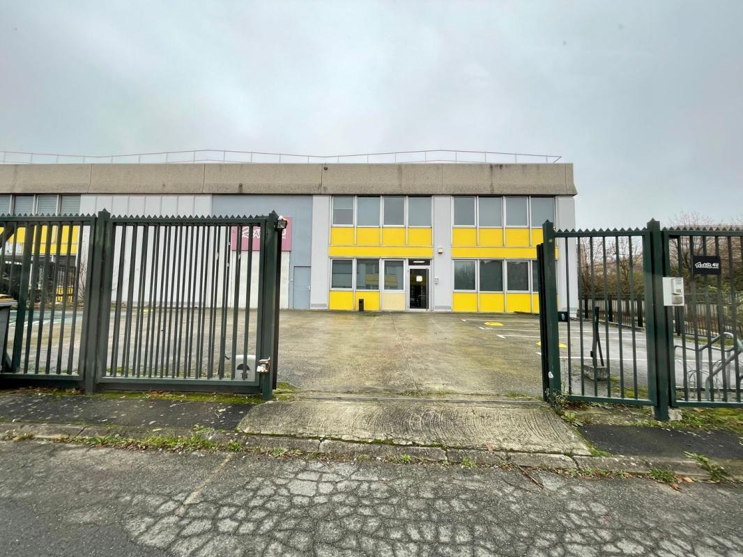 Industrial in Ivry-sur-Seine for lease Building Photo- Image 1 of 5