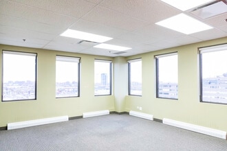 555 Rue Chabanel O, Montréal, QC for sale Interior Photo- Image 2 of 2
