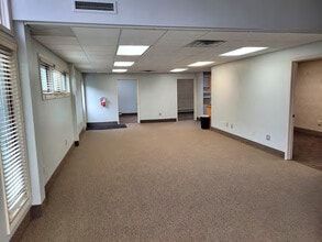 100 N Miller Rd, Fairlawn, OH for lease Interior Photo- Image 1 of 2