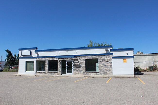 Plus de détails pour 5214 Gaetz Ave, Red Deer, AB - Commerce de détail à vendre