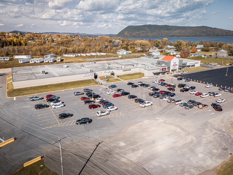 633 Rue Commerciale N, Cabano, QC à louer - Photo du bâtiment - Image 2 de 6