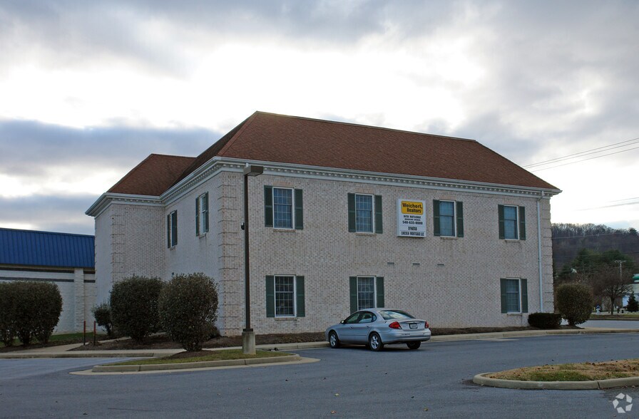 824 John Marshall Hwy, Front Royal, VA à vendre - Photo du bâtiment - Image 3 de 11