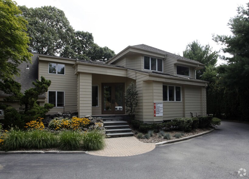 66 Harned Rd, Commack, NY for lease - Building Photo - Image 2 of 16