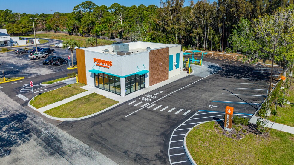 2900 S Ridgewood Ave, Edgewater, FL à louer - Photo du bâtiment - Image 3 de 36