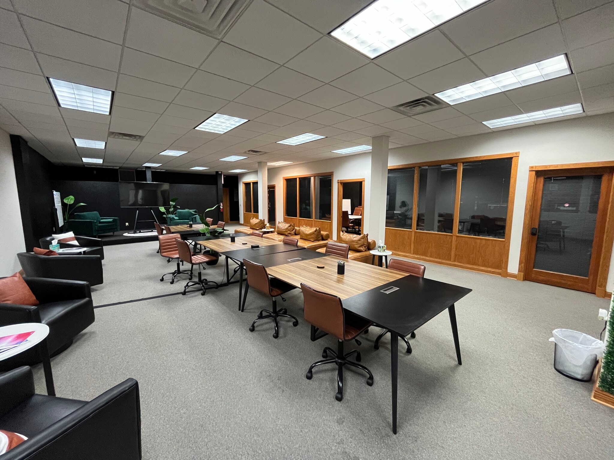 6100 W Bluemound Rd, Wauwatosa, WI for lease Interior Photo- Image 1 of 23