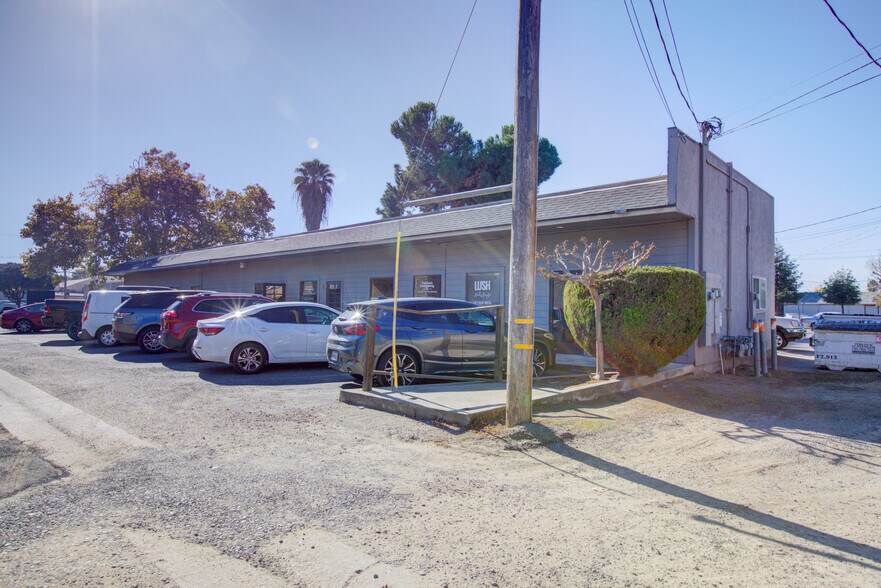 415 E Olive Ave, Turlock, CA à vendre - Photo du bâtiment - Image 3 de 7