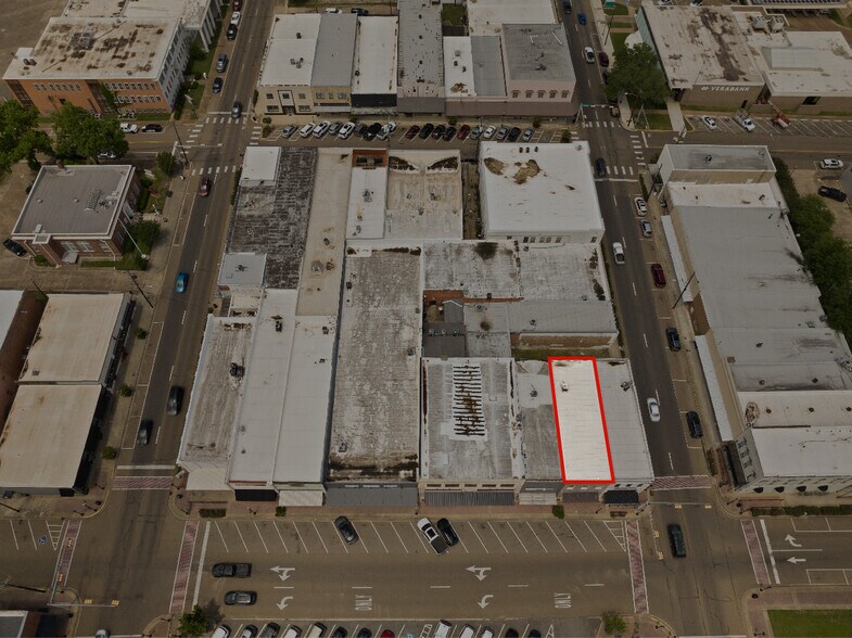 106 W 2nd St, Mount Pleasant, TX for sale - Building Photo - Image 2 of 20