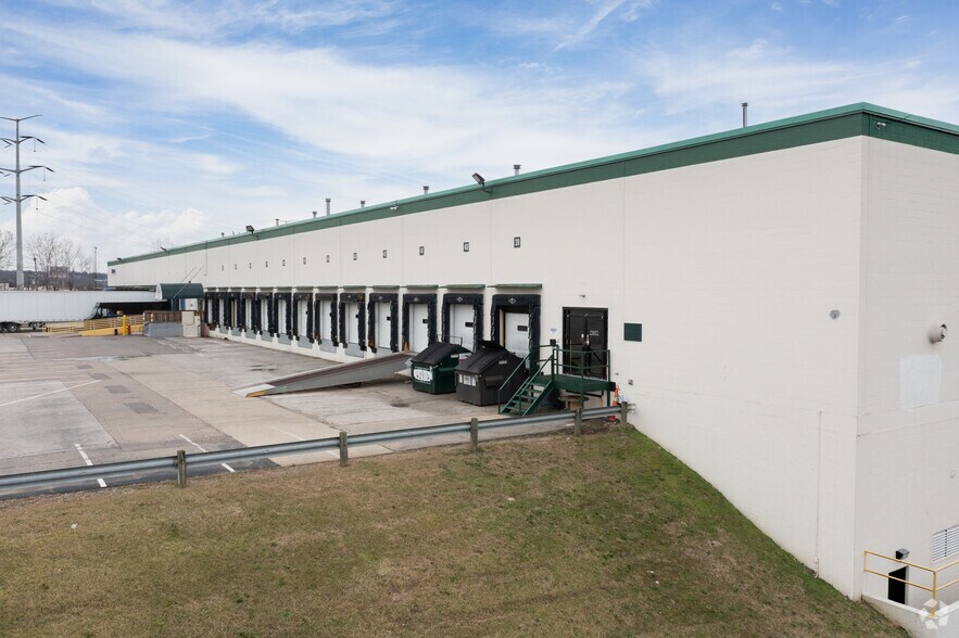 2940 Highland Ave, Norwood, OH à louer - Photo du bâtiment - Image 3 de 8