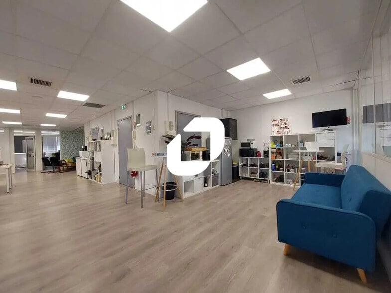 Office in Baillargues for lease - Building Photo - Image 3 of 16