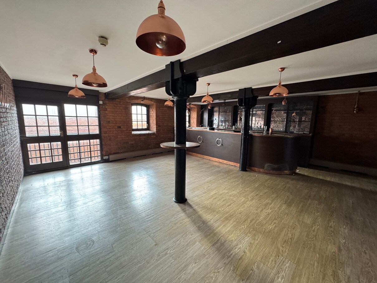 13 Hull Marina Warehouse, Hull for lease Interior Photo- Image 1 of 5