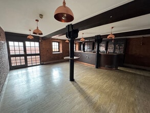 13 Hull Marina Warehouse, Hull for lease Interior Photo- Image 1 of 5