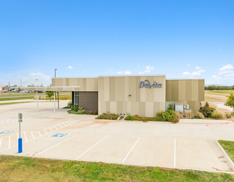 2410 W Grant Ave, Pauls Valley, OK à vendre - Photo du bâtiment - Image 2 de 13