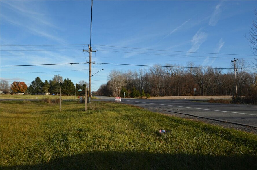000 Hulberton Rd, Holley, NY à vendre - Photo du bâtiment - Image 2 de 10