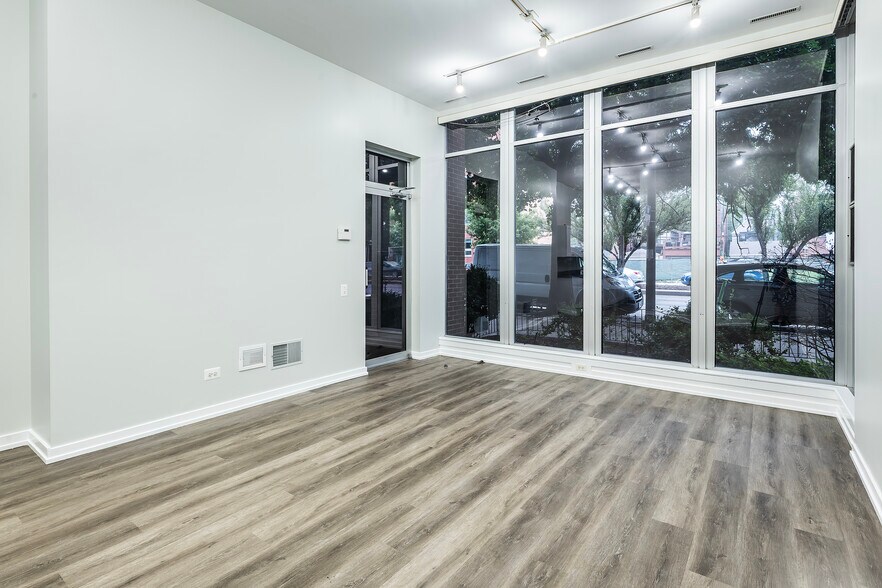2716 N Ashland Ave, Chicago, IL à vendre - Photo du bâtiment - Image 3 de 12