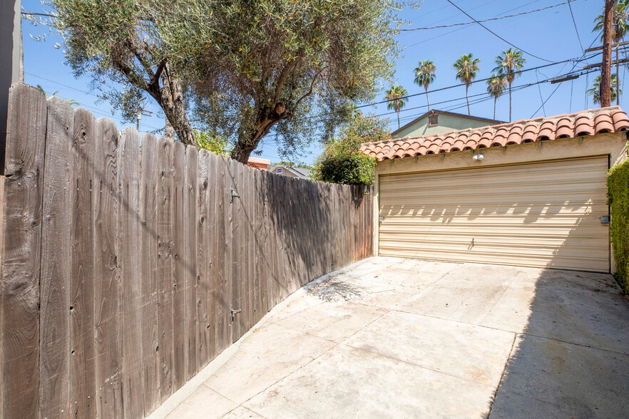4909 York Blvd, Los Angeles, CA à vendre - Photo du bâtiment - Image 2 de 21