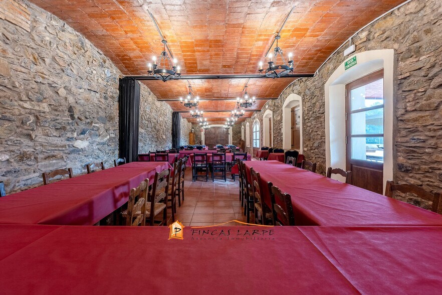Commerce de détail dans Sant Feliu de Llobregat, Barcelona à louer - Photo du bâtiment - Image 3 de 4