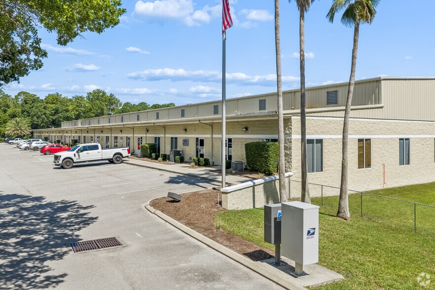 11210 E Phillips Industrial Blvd, Jacksonville, FL for lease - Building Photo - Image 1 of 13