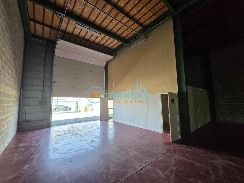 Flex in Courtry for lease - Interior Photo - Image 3 of 3