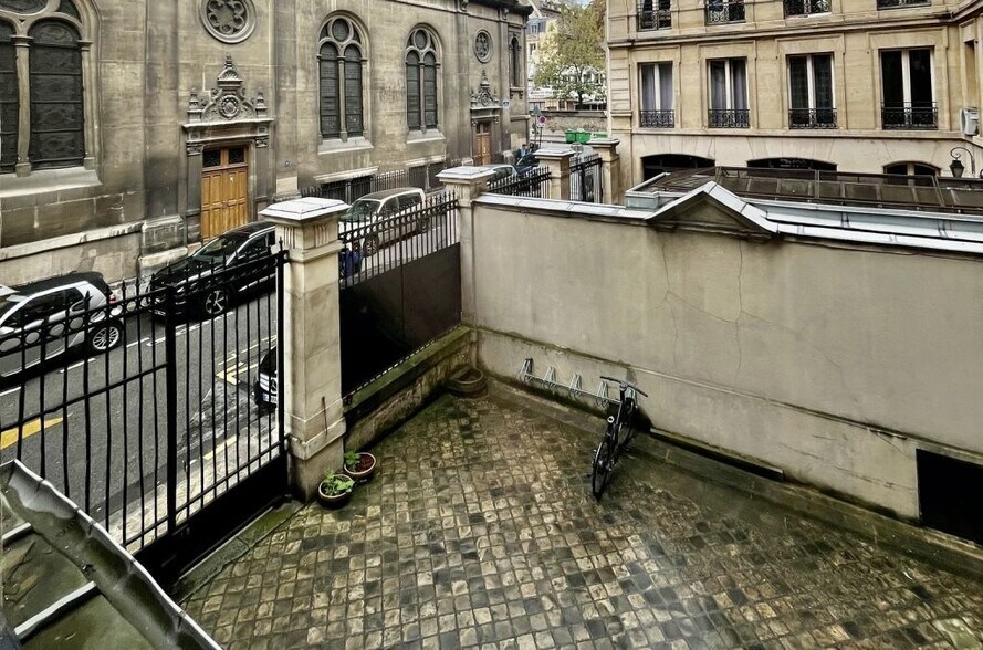 5 Rue Blanche, Paris à vendre - Photo du bâtiment - Image 3 de 9