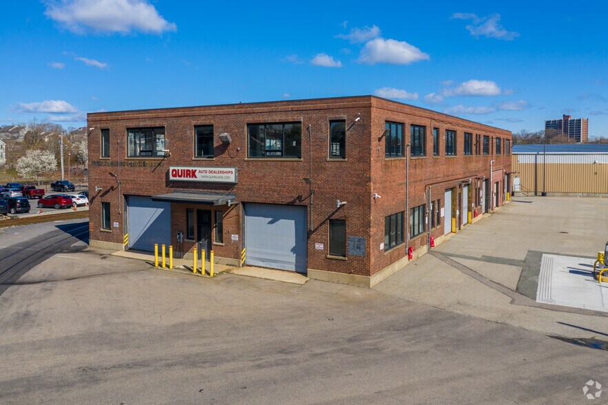 135 E Howard St, Quincy, MA à louer - Photo du bâtiment - Image 2 de 9