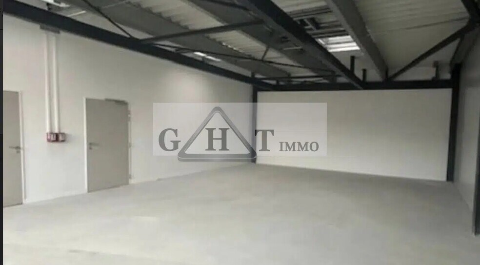 Industrial in Montmagny for lease - Interior Photo - Image 3 of 3