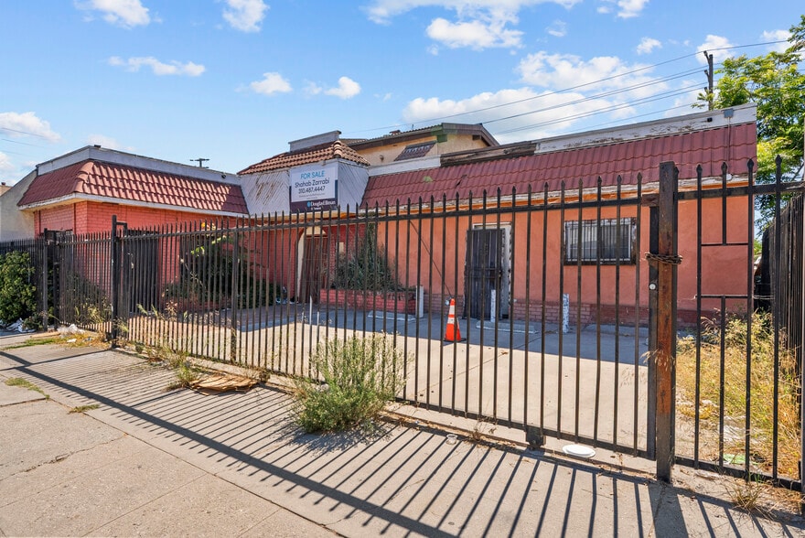 9511 S San Pedro St, Los Angeles, CA for sale - Building Photo - Image 3 of 13