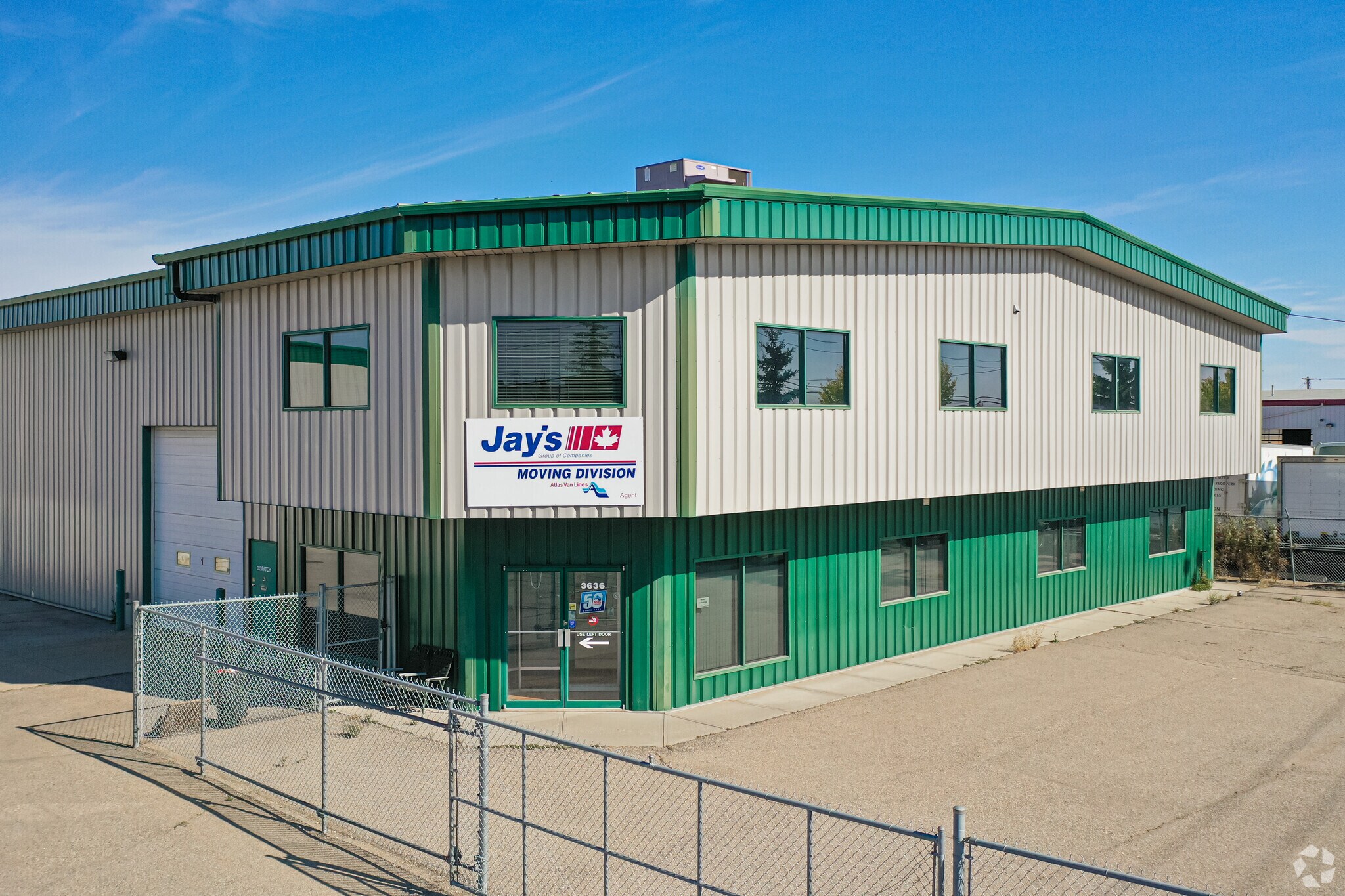 3636 46th Ave SE, Calgary, AB à vendre Photo du bâtiment- Image 1 de 1