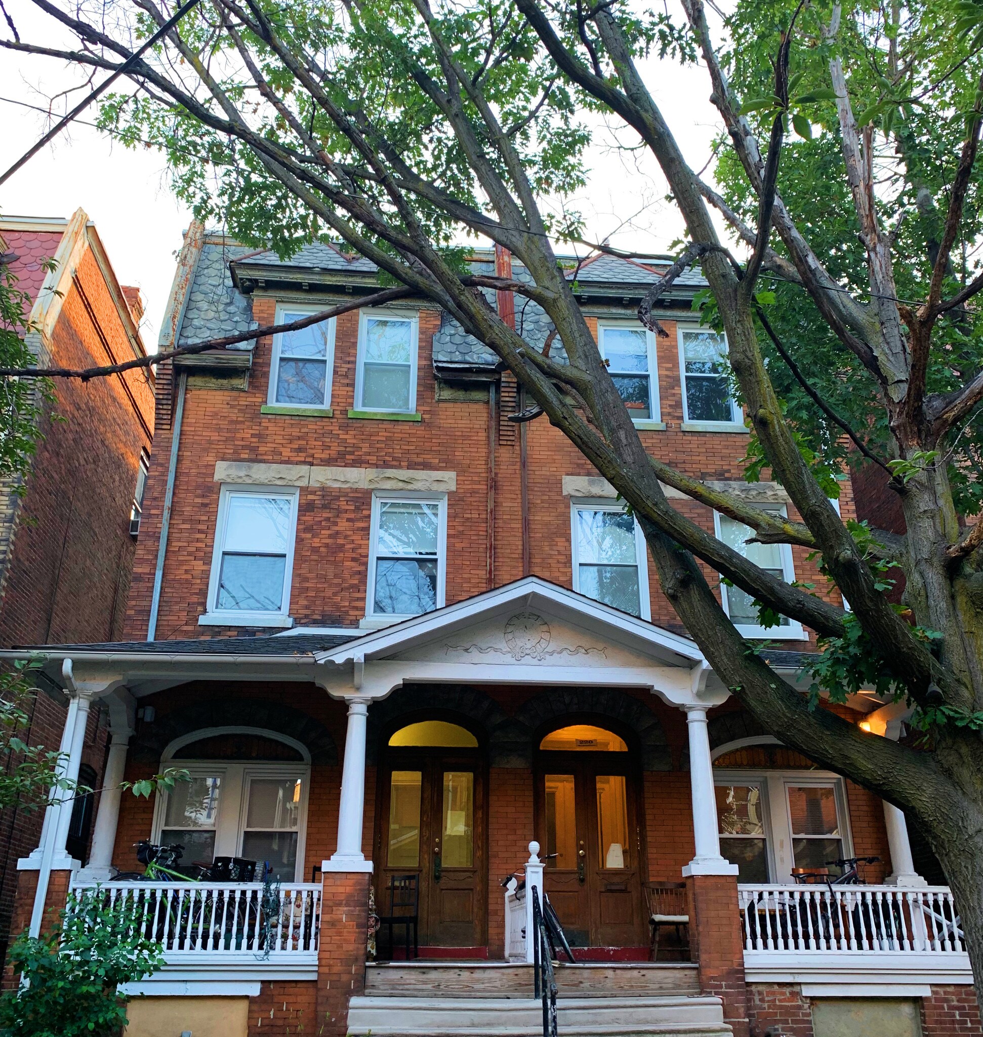 222 Buckingham Pl, Philadelphia, PA à vendre Photo principale- Image 1 de 9