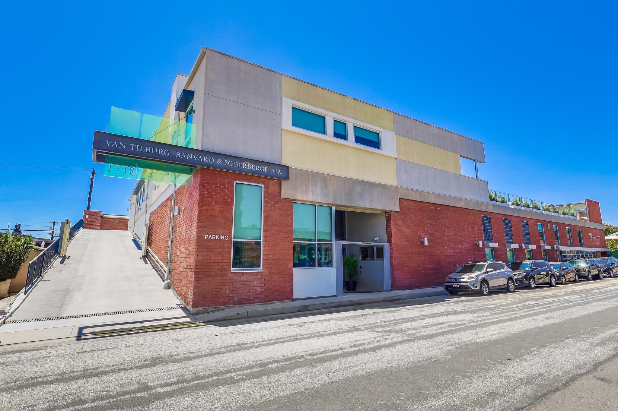 1738 Berkeley St, Santa Monica, CA for lease Primary Photo- Image 1 of 31