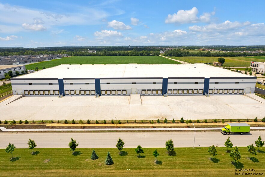 SEC Kenyon Road and IL RT. 25, Bartlett, IL à louer - Photo du bâtiment - Image 2 de 25