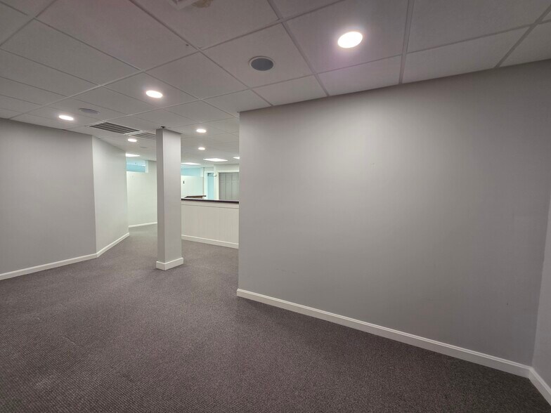 705-709 Milford Rd, Merrimack, NH à louer - Photo du bâtiment - Image 3 de 23