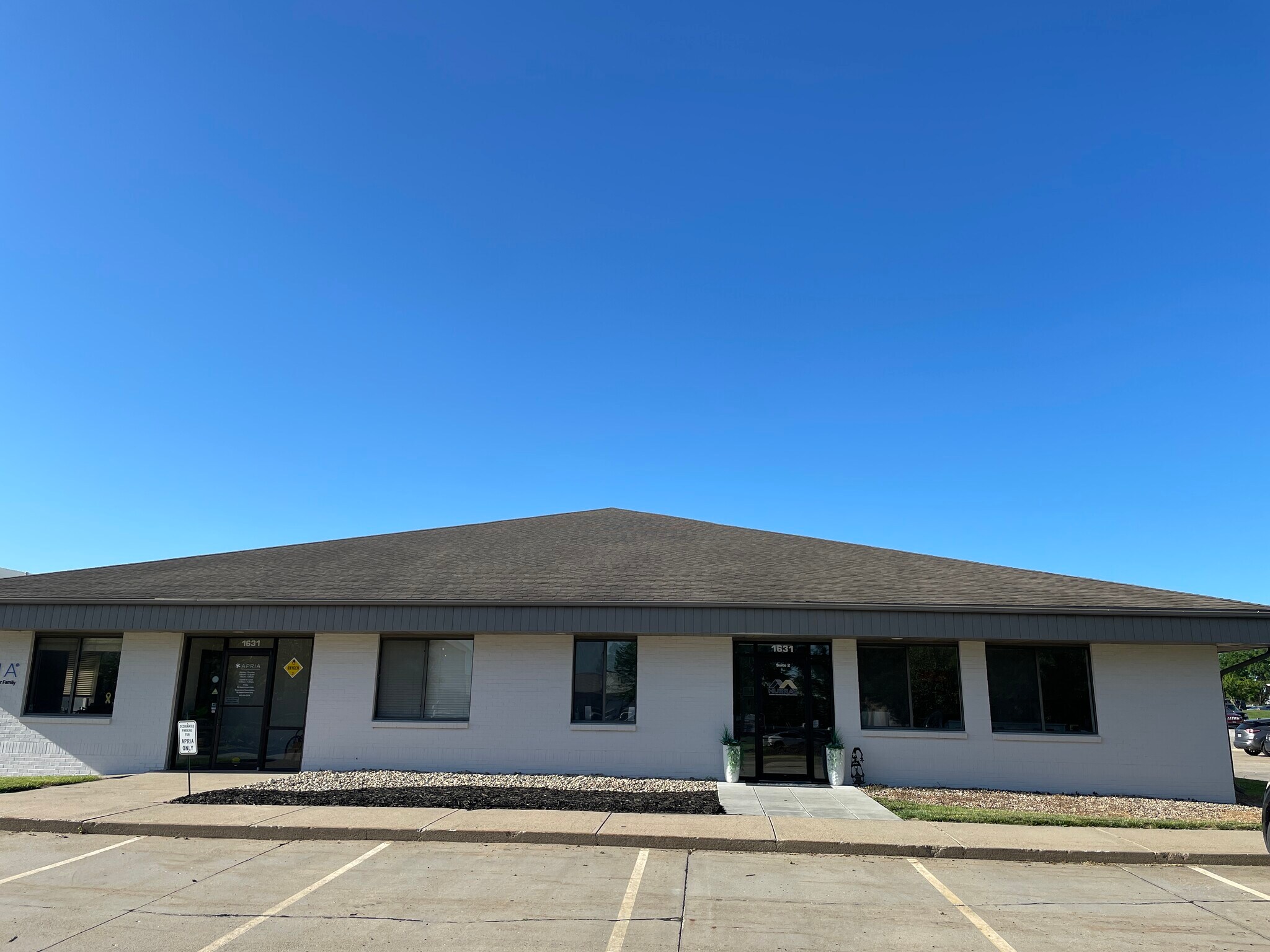 1631 Cushman Dr, Lincoln, NE à vendre Photo du bâtiment- Image 1 de 1