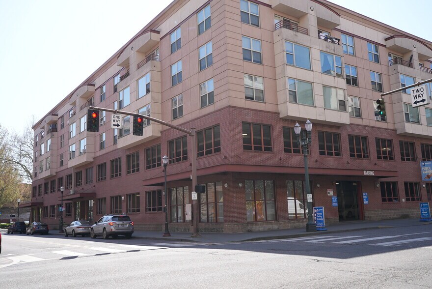 222 SW Pine St, Portland, OR à vendre - Photo du bâtiment - Image 3 de 7