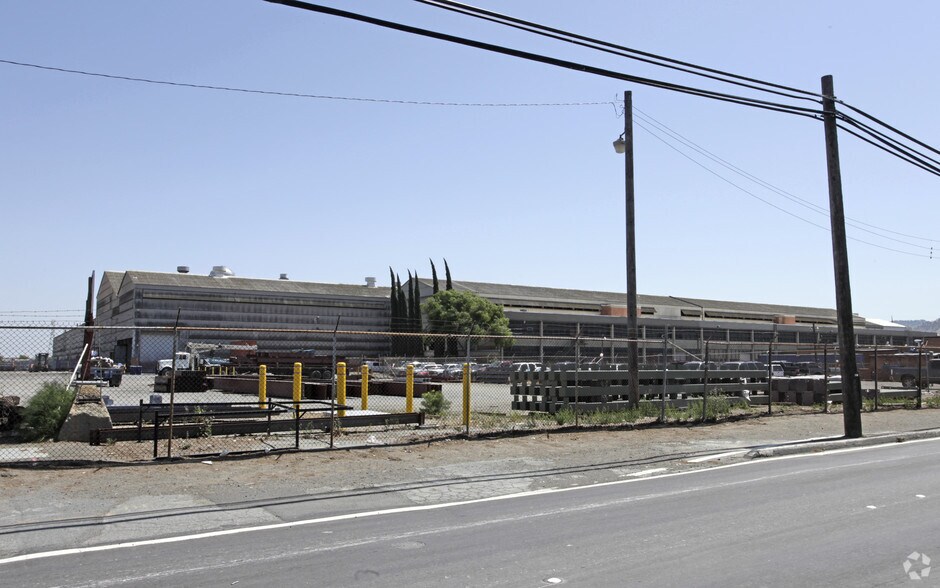 1101-1501 Loveridge Rd, Pittsburg, CA à louer - Photo du bâtiment - Image 3 de 19